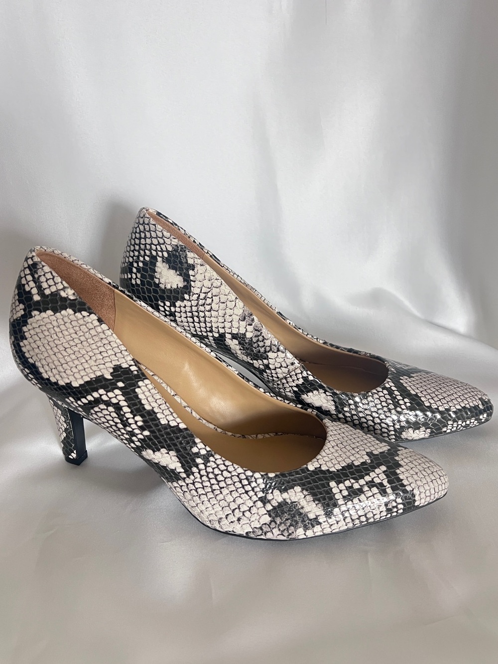 Naturalizer EVIE Snake-Print Pointed-Toe Pumps in Black and Cream Size 8M